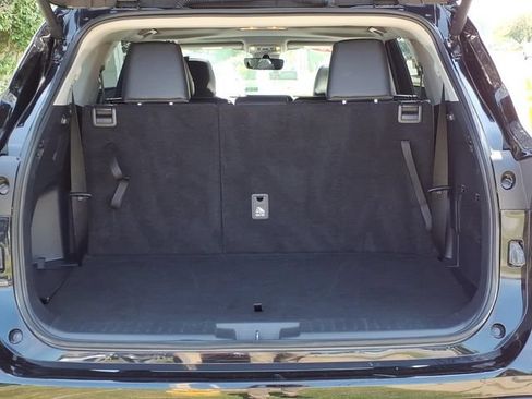 Used 2026 Toyota Highlander XLE AWD/4WD image 8