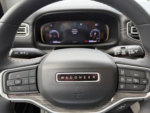 Used 2022 Jeep Wagoneer Series III w/ Premium Group I AWD/4WD image 35