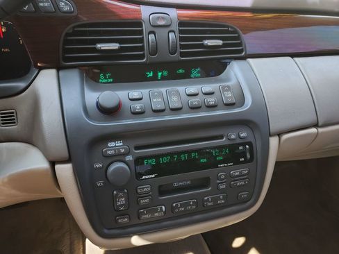 Used 2004 Cadillac De Ville DHS w/ Equipment Group image 21