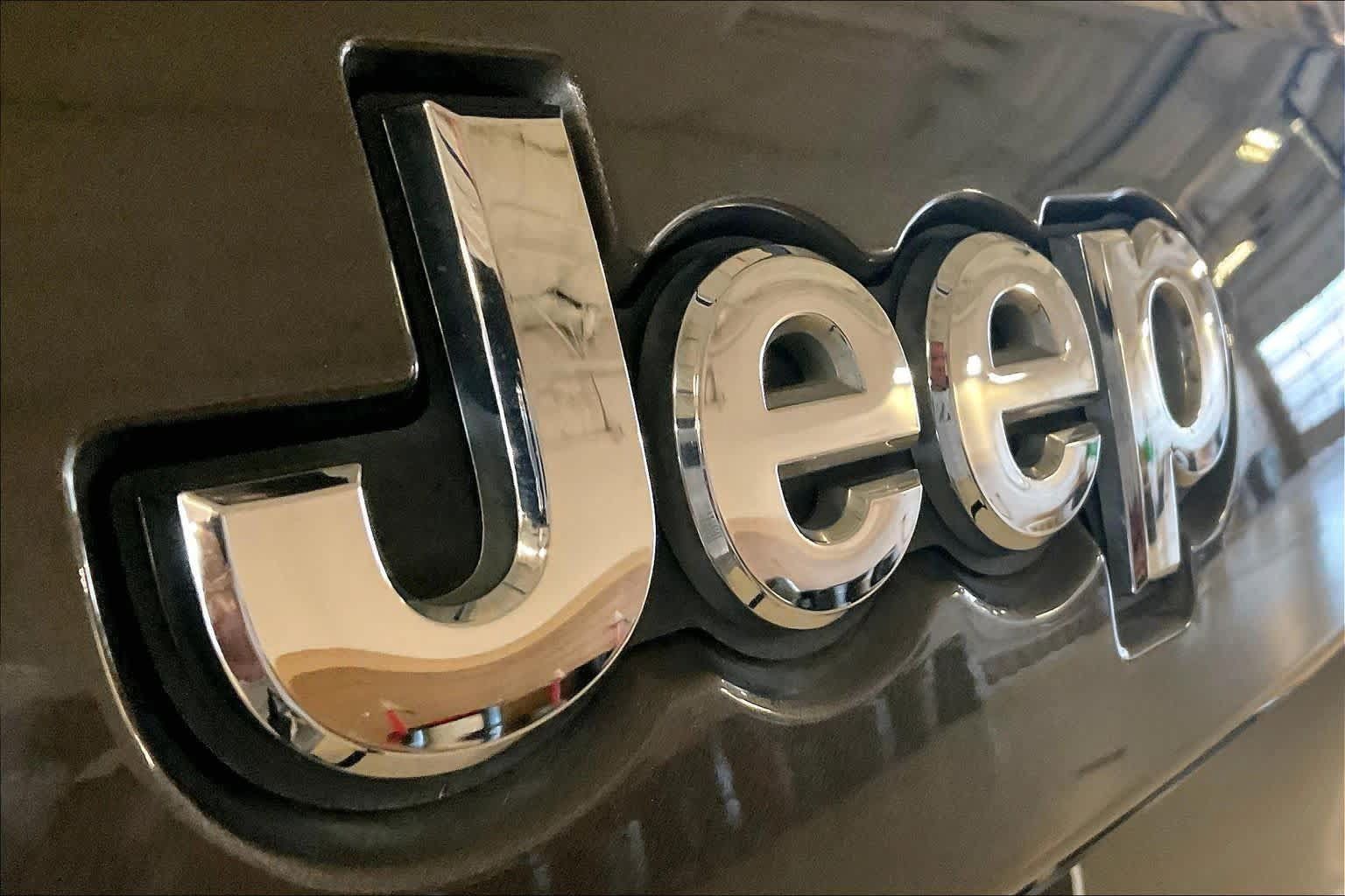 Used 2017 Jeep Grand Cherokee Limited RWD image 31