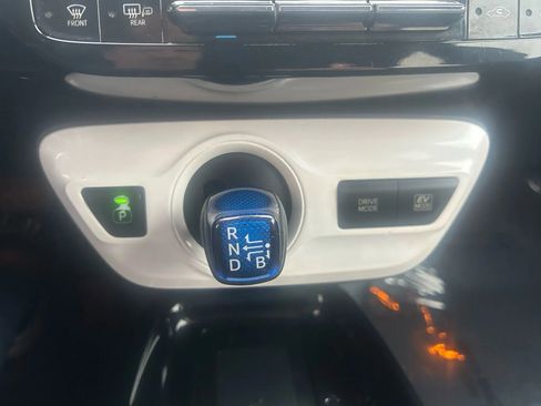 Used 2017 Toyota Prius Four Touring image 9