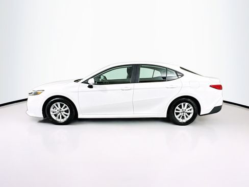 Used 2025 Toyota Camry LE image 4