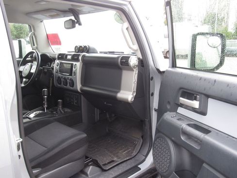 Used 2014 Toyota FJ Cruiser 4WD w/ Upgrade Package image 12