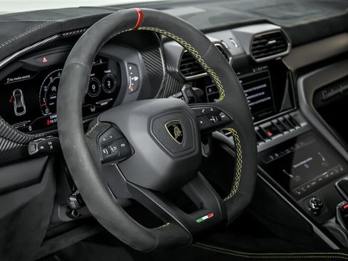 Used 2023 Lamborghini Urus Performante AWD/4WD image 25