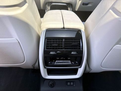 Used 2025 BMW X7 M60i AWD/4WD image 17