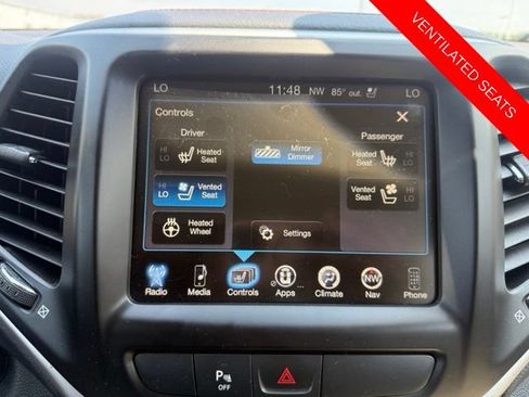 Used 2018 Jeep Cherokee Limited w/ Luxury Group AWD/4WD image 40