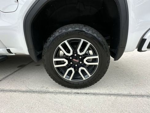 Certified 2025 GMC Sierra 1500 AT4 w/ Technology Package AWD/4WD image 18