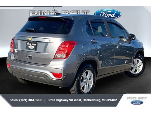 Used 2020 Chevrolet Trax LS w/ Tint and Cruise Package FWD image 11