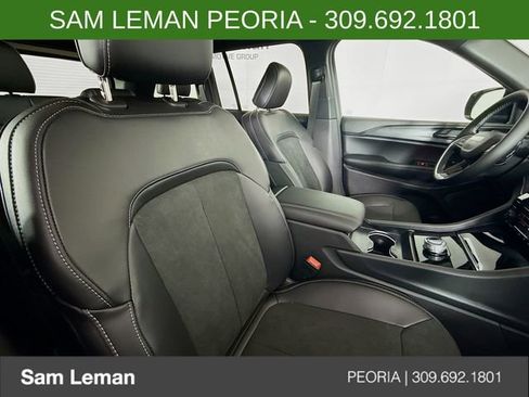 New 2025 Jeep Grand Cherokee Laredo image 27