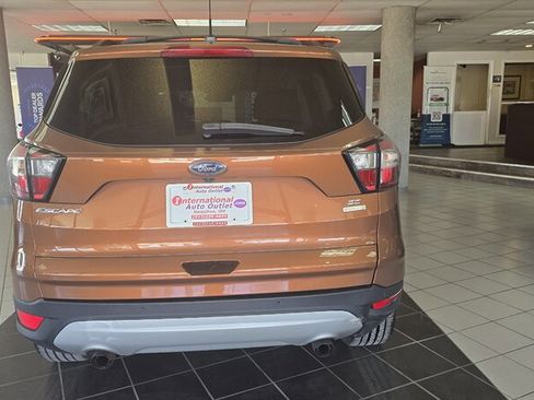 Used 2017 Ford Escape SE w/ Equipment Group 201A FWD image 7