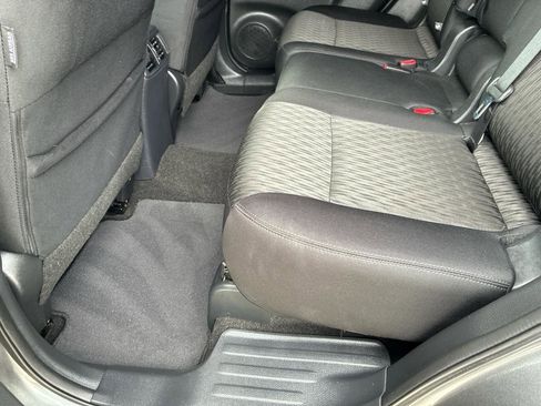 Used 2018 Nissan Rogue SV w/ Premium Package FWD image 26