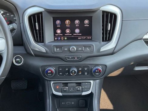 Used 2023 GMC Terrain SLE w/ Driver Convenience Package FWD image 8