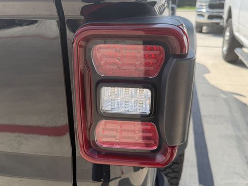 Certified 2020 Jeep Gladiator Rubicon AWD/4WD image 18