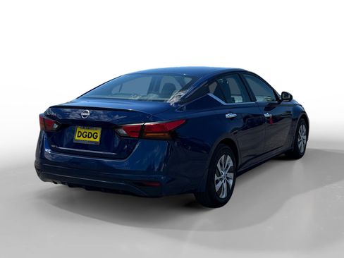 Used 2024 Nissan Altima 2.5 S FWD image 5