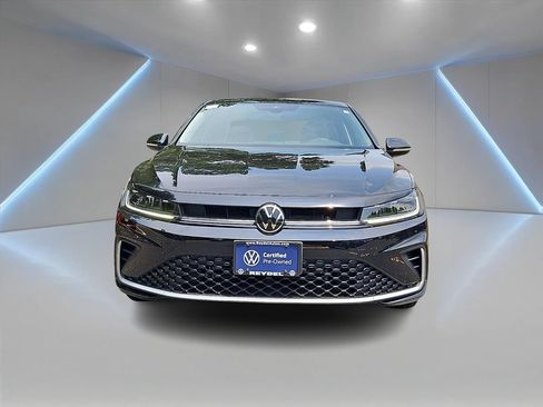 Certified 2025 Volkswagen Jetta SEL FWD image 2