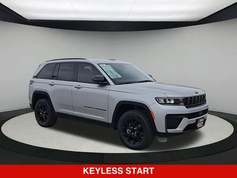 New 2026 Jeep Grand Cherokee Altitude AWD/4WD image 2