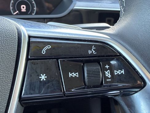 Used 2022 Audi e-tron Premium image 31