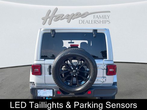 Used 2022 Jeep Wrangler Unlimited Sahara image 25