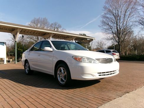 Used 2002 Toyota Camry XLE image 3