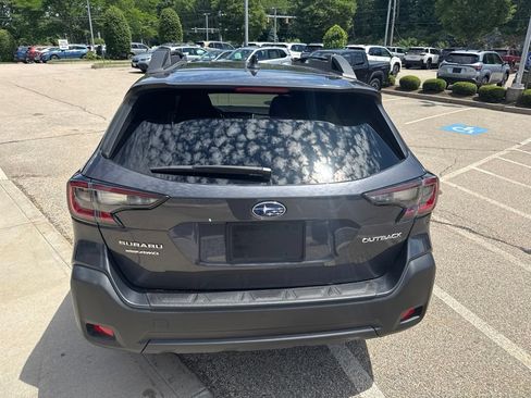 Used 2024 Subaru Outback Premium AWD/4WD image 3