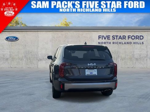 Used 2025 Kia Telluride S FWD image 8