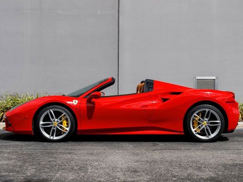 Used 2018 Ferrari 488 Spider image 2