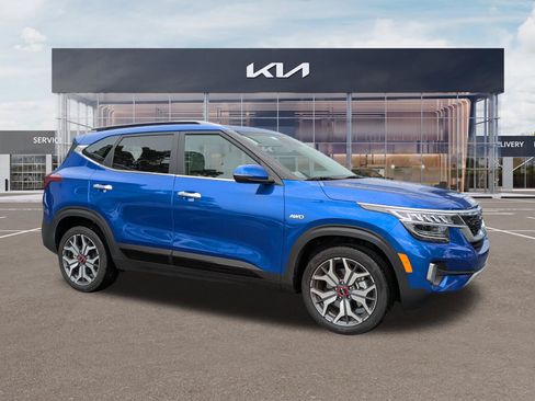 Certified 2023 Kia Seltos SX w/ SX Sunroof Package AWD/4WD image 2
