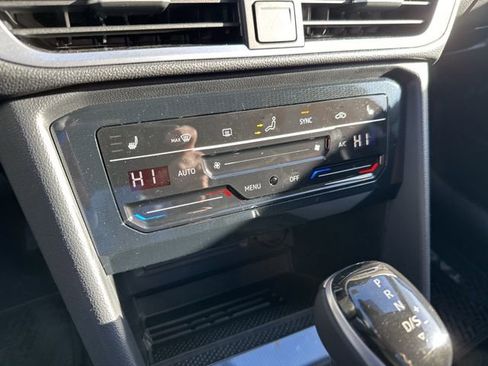 New 2026 Volkswagen Taos SE image 18