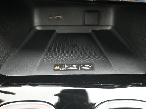 Used 2024 Chevrolet Traverse RS FWD image 19
