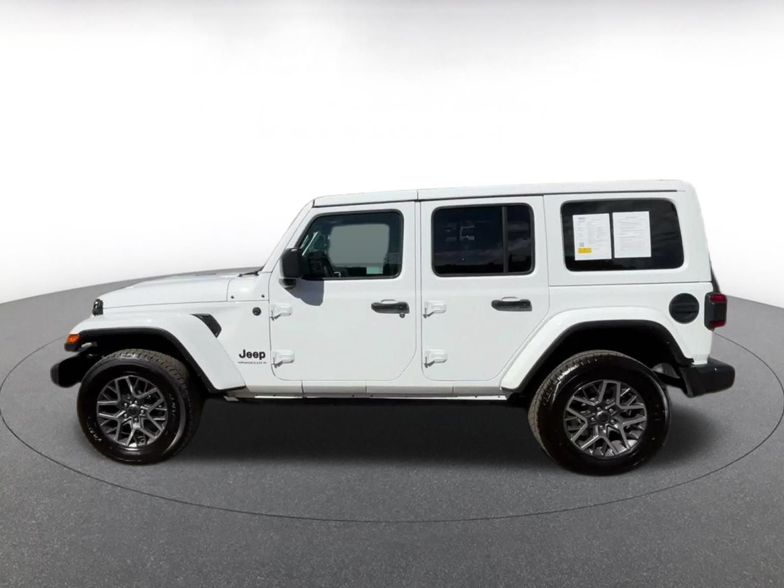 Used 2025 Jeep Wrangler Unlimited Sahara AWD/4WD image 8
