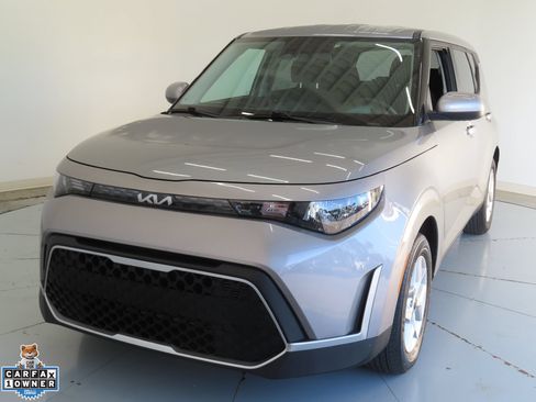 Used 2025 Kia Soul LX w/ LX Technology Package FWD image 8