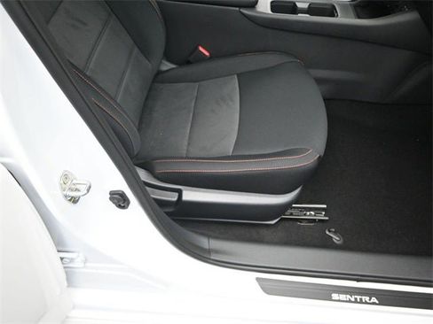 New 2025 Nissan Sentra SR image 34