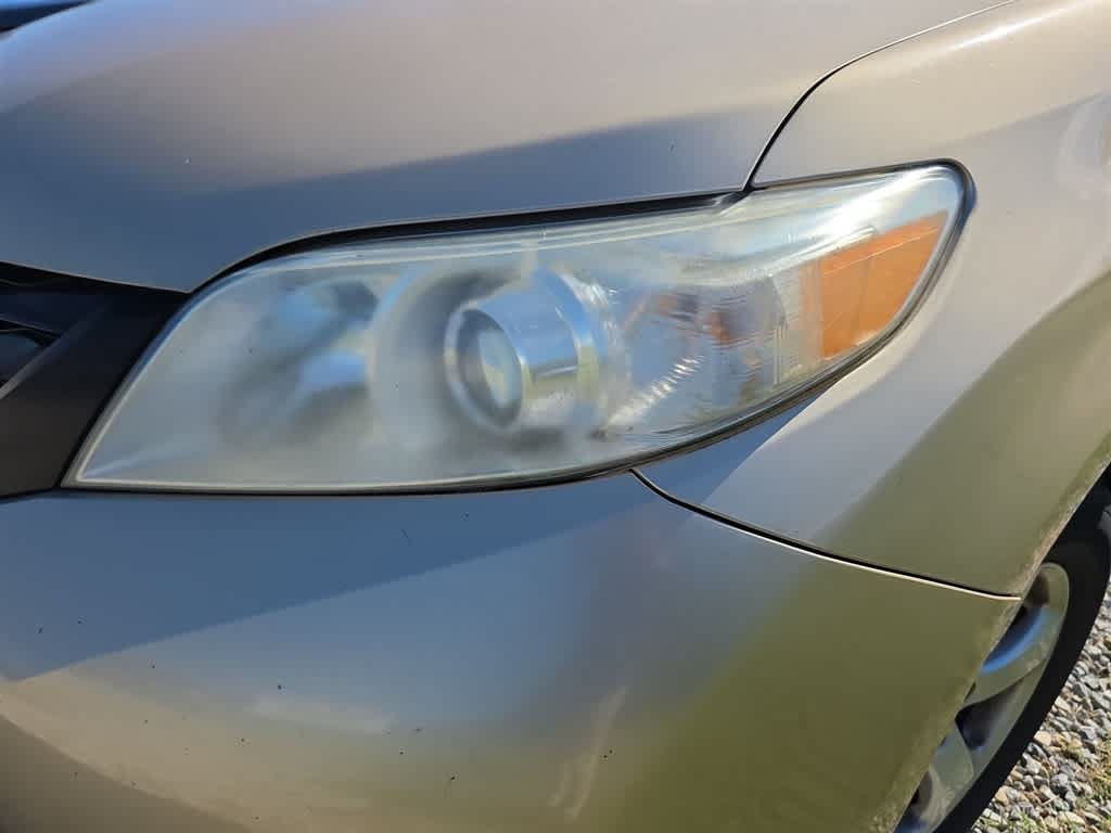Used 2011 Toyota Sienna FWD image 2