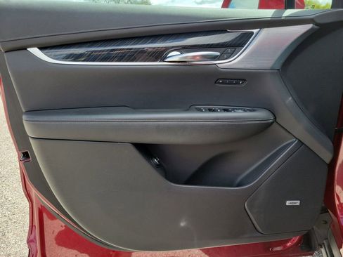 Used 2020 Cadillac XT6 Premium Luxury AWD/4WD image 19