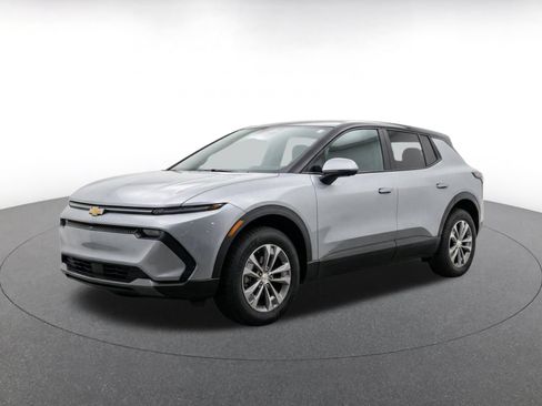 Used 2025 Chevrolet Equinox LT FWD image 3