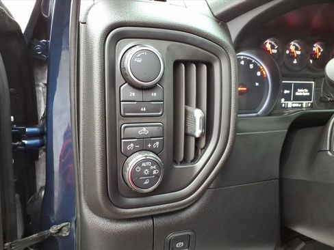 Used 2020 Chevrolet Silverado 2500 Custom w/ Custom Value Package image 14