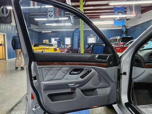 Used 1999 BMW 528i Sedan image 8