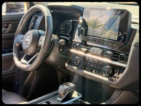 Used 2025 Nissan Pathfinder SL FWD image 15