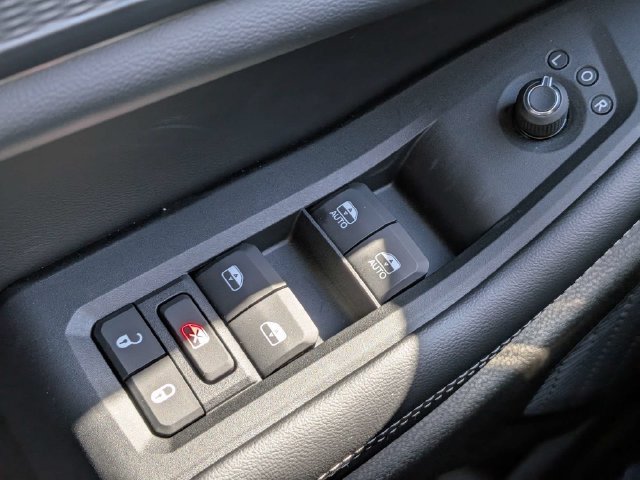 New 2027 Jeep Grand Cherokee Laredo RWD image 23