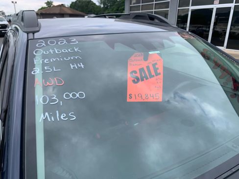 Used 2023 Subaru Outback Premium AWD/4WD image 3