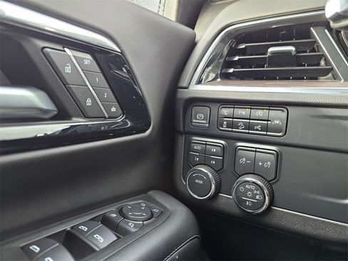 Used 2025 Chevrolet Tahoe Z71 w/ Comfort Package image 26