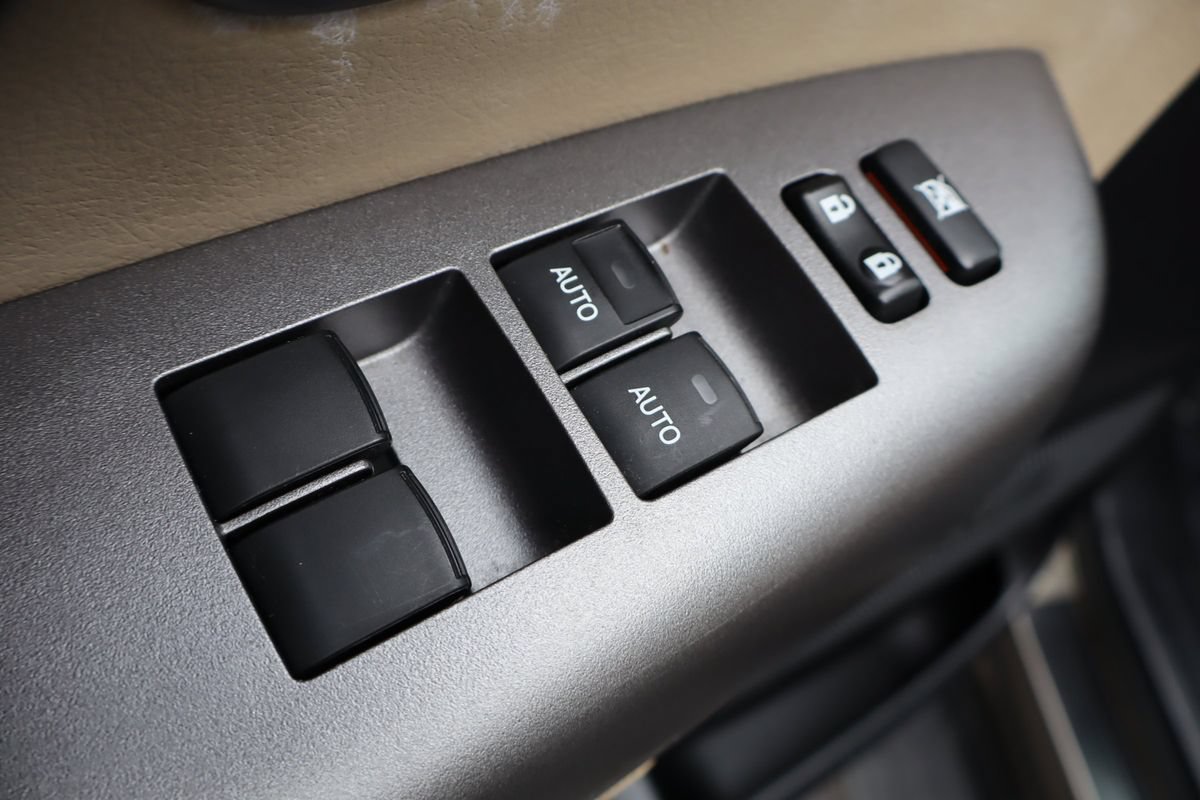 Used 2013 Toyota Sequoia Limited AWD/4WD image 28