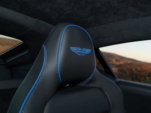 Used 2025 Aston Martin V8 Vantage Coupe RWD image 22