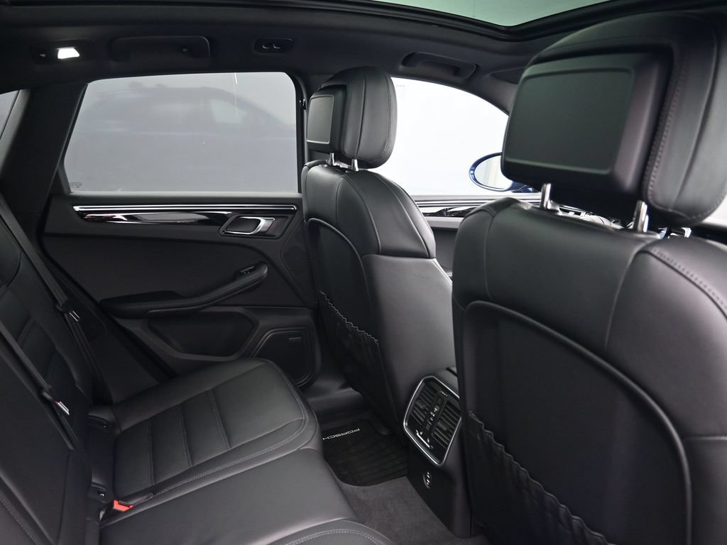 Certified 2026 Porsche Macan AWD/4WD image 7