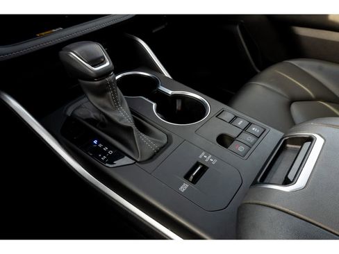 Used 2024 Toyota Highlander XLE image 28