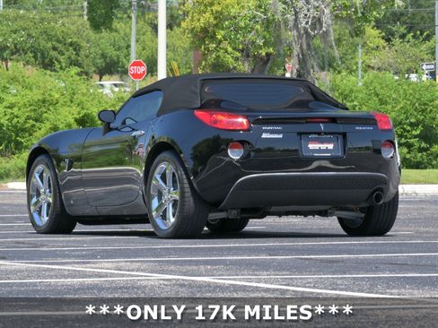 Used 2006 Pontiac Solstice Convertible w/ Premium Package RWD image 3