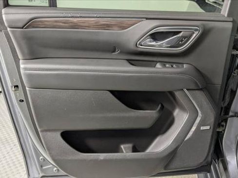 Used 2021 Chevrolet Suburban LT w/ Rear Media and Nav Package RWD image 17
