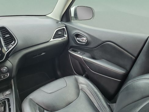Used 2019 Jeep Cherokee Limited FWD image 10