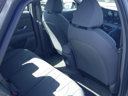 Used 2025 Hyundai Elantra Sport FWD image 14