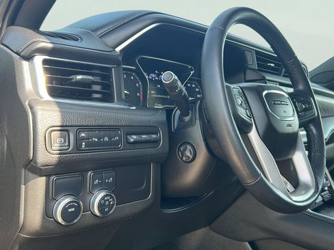 Used 2021 GMC Yukon XL Denali w/ Denali Premium Package RWD image 12